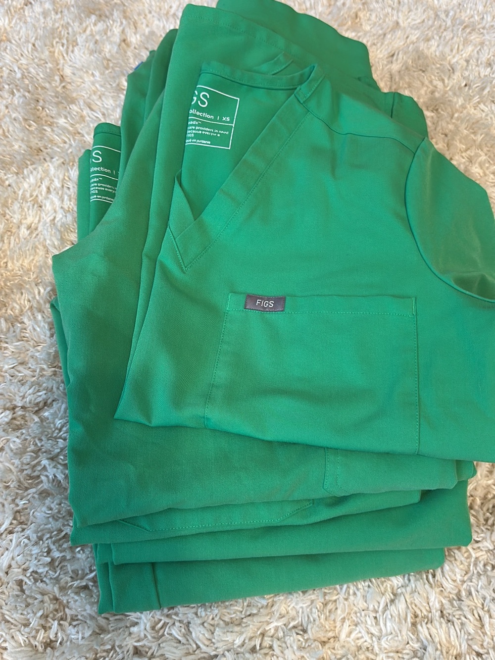 Figs Kids V-Neck Scrub Top in Kelly Green